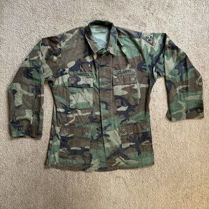 Army Issued Top Mens Medium Regular Woodland Camo Button Up Shirt Military